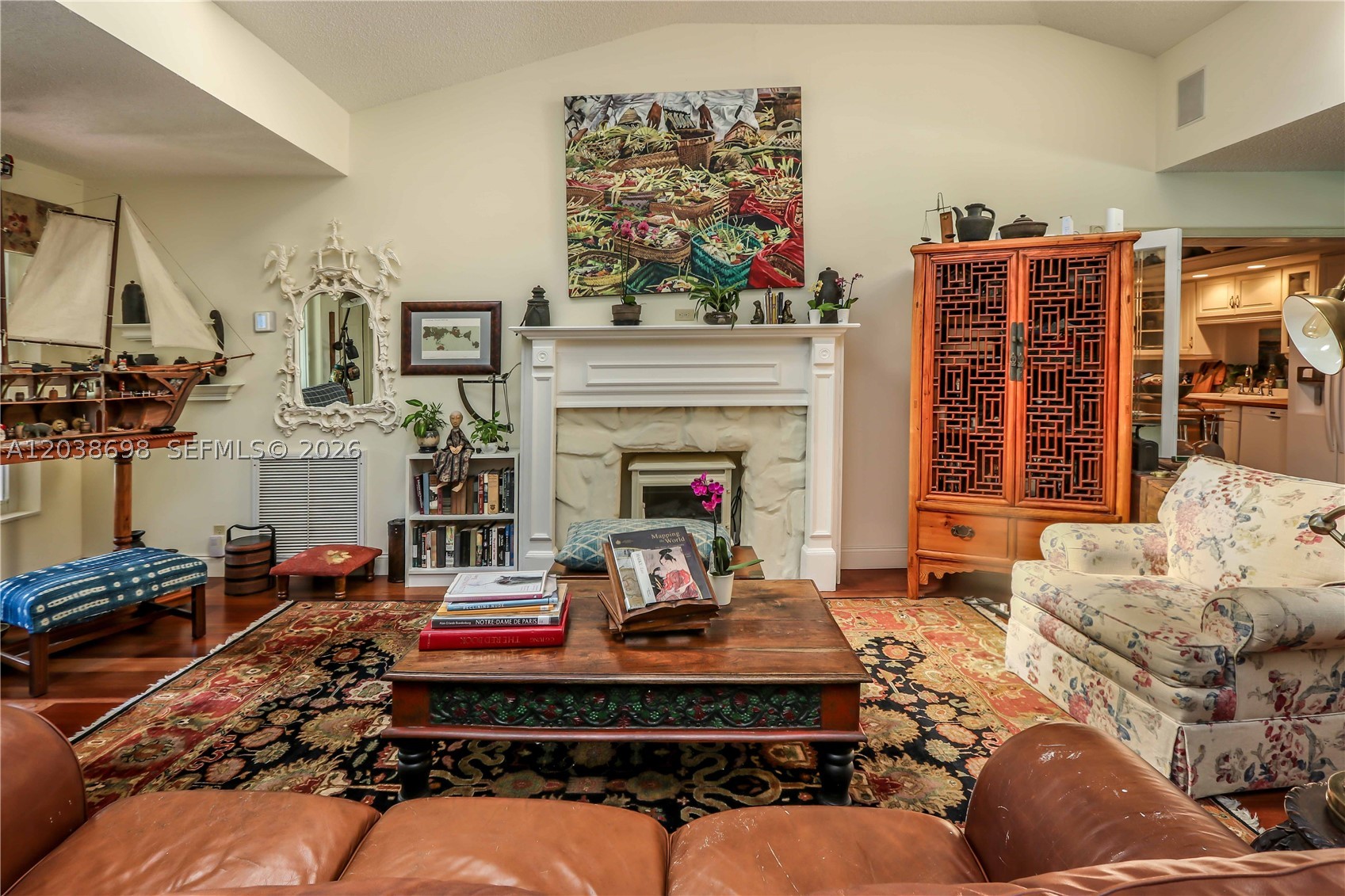 HOLLYWOOD LAKES SECTION - Residential