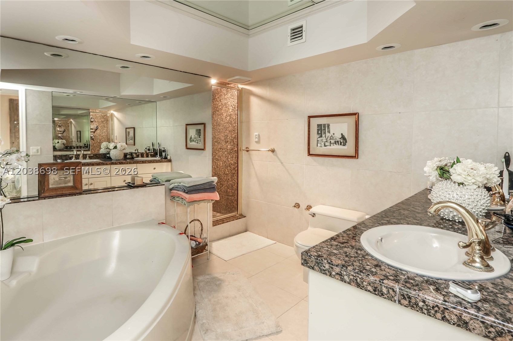 HOLLYWOOD LAKES SECTION - Residential
