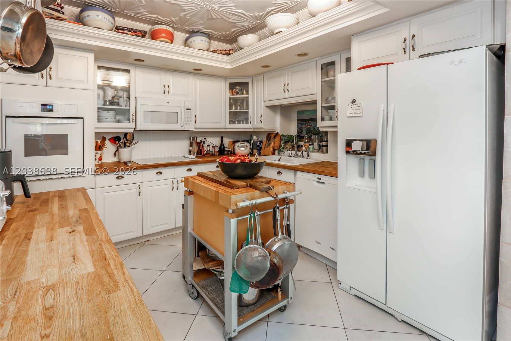 HOLLYWOOD LAKES SECTION - Residential