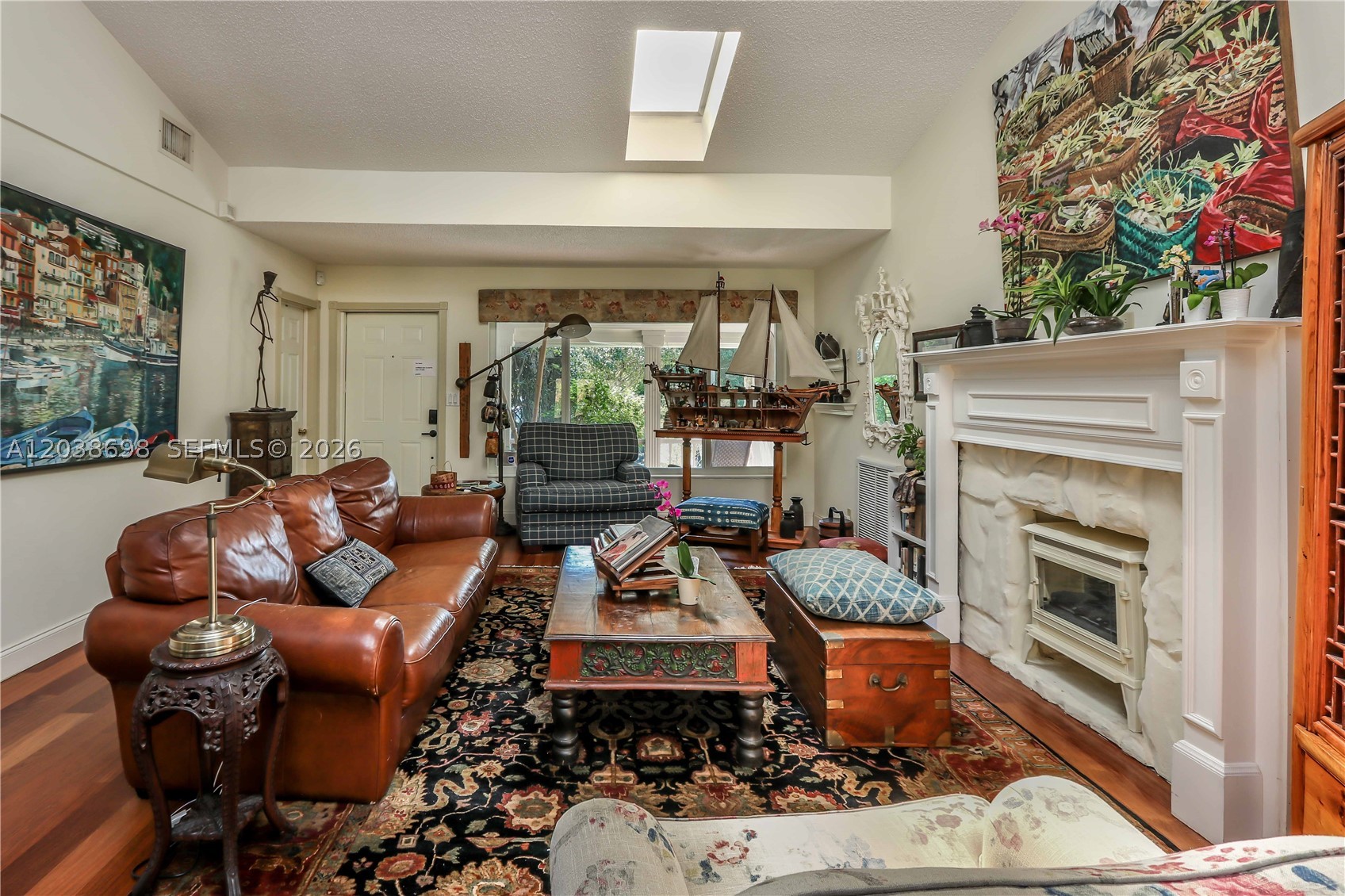 HOLLYWOOD LAKES SECTION - Residential