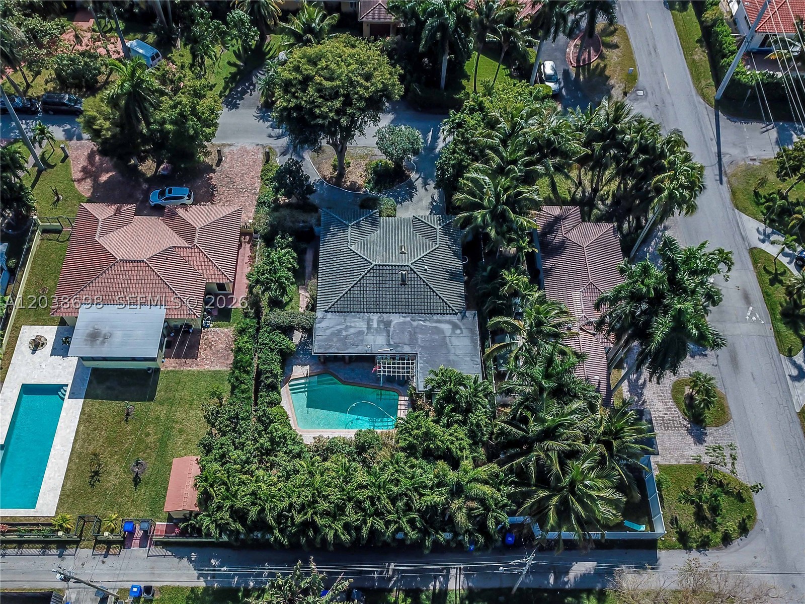 HOLLYWOOD LAKES SECTION - Residential