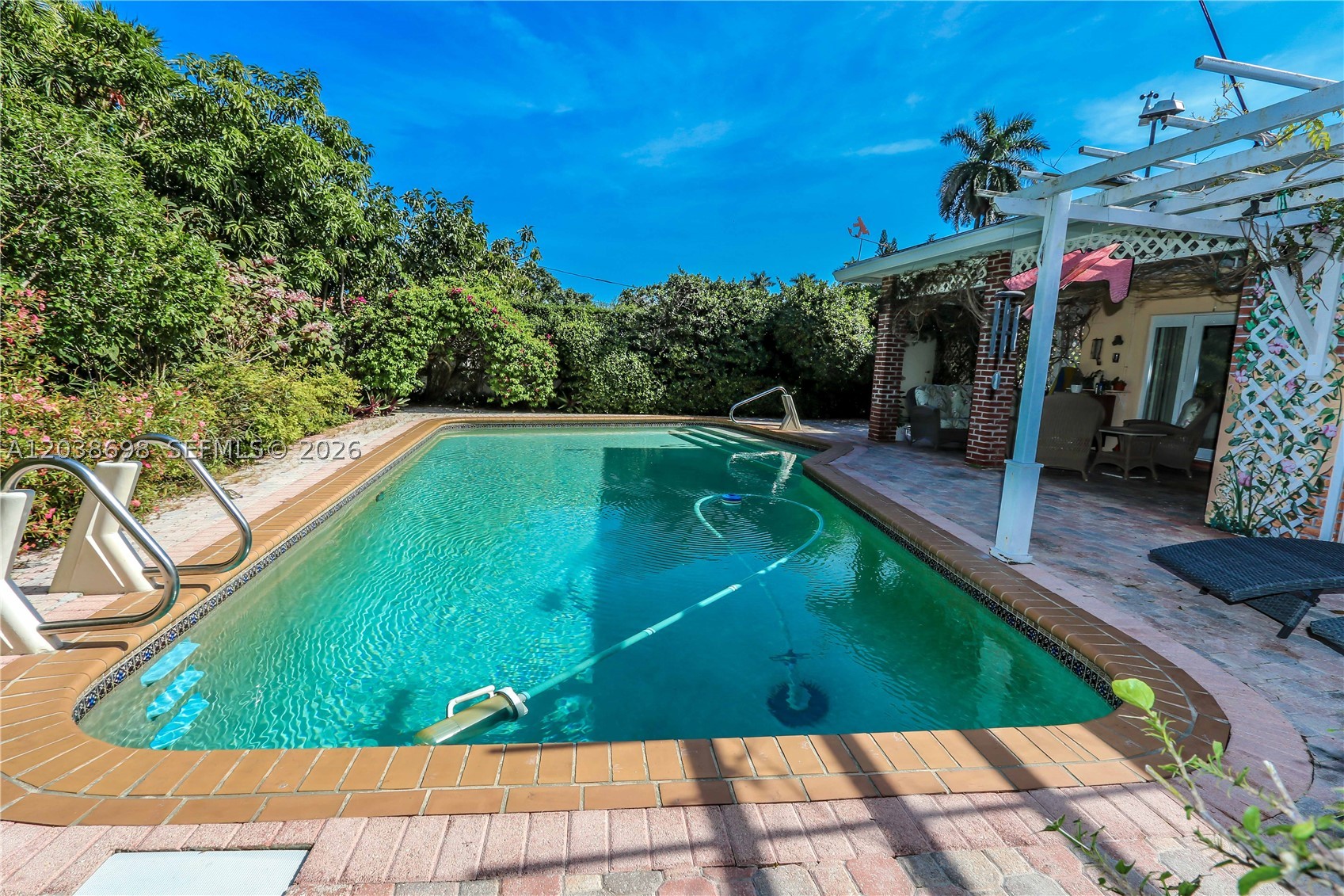 HOLLYWOOD LAKES SECTION - Residential
