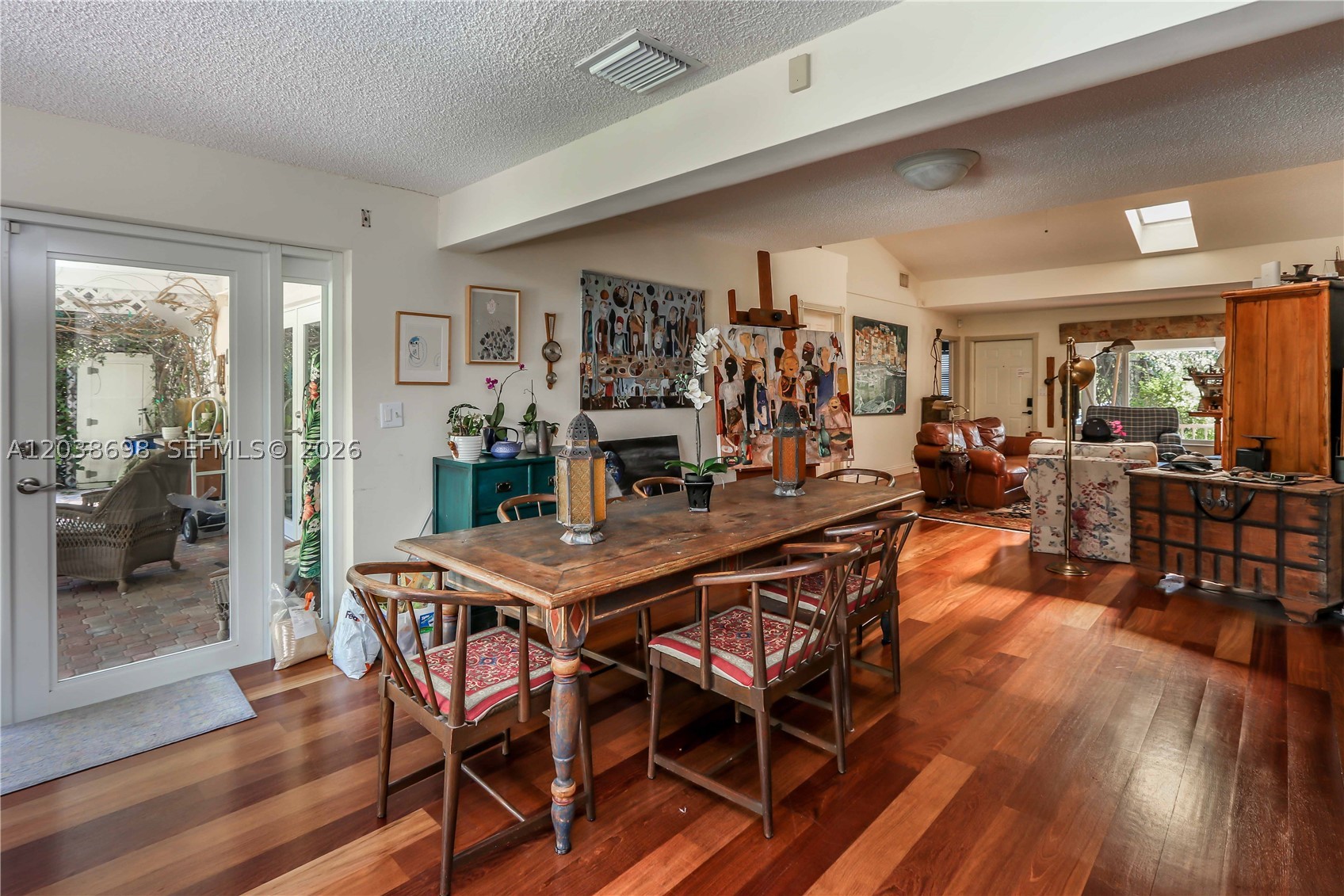 HOLLYWOOD LAKES SECTION - Residential