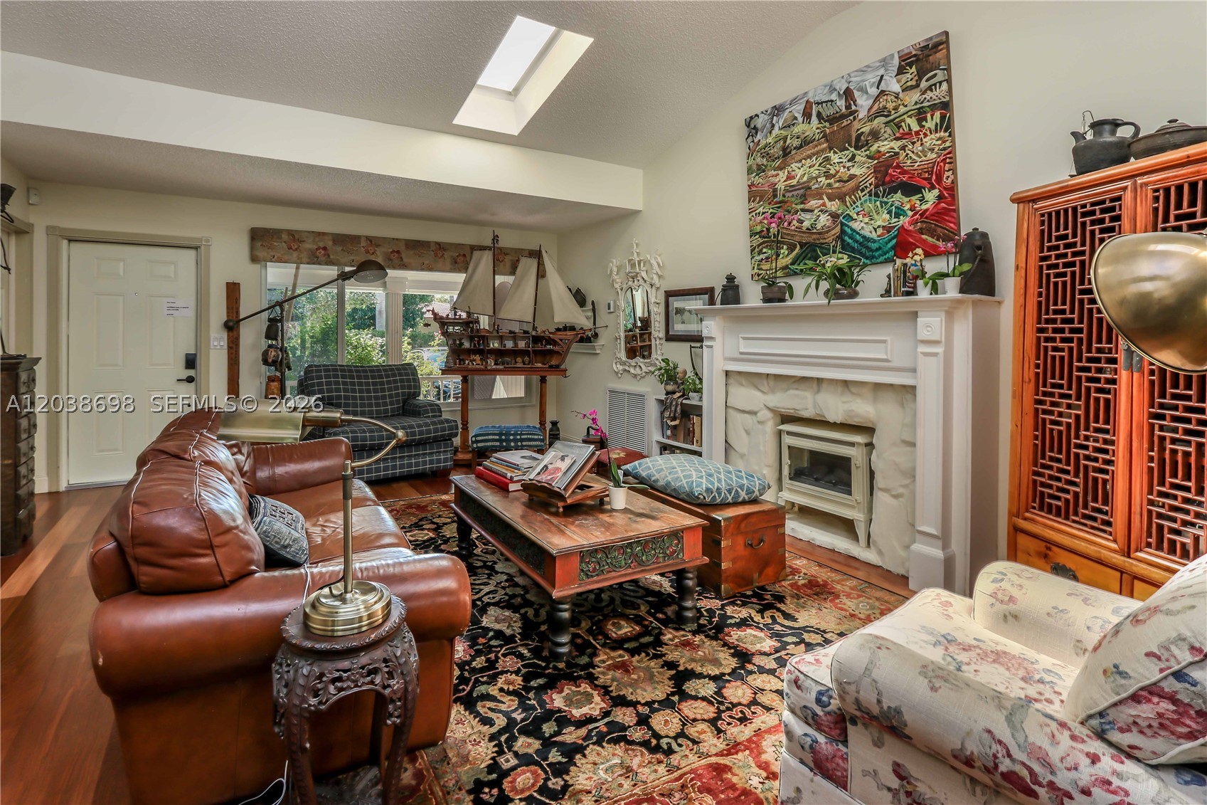 HOLLYWOOD LAKES SECTION - Residential