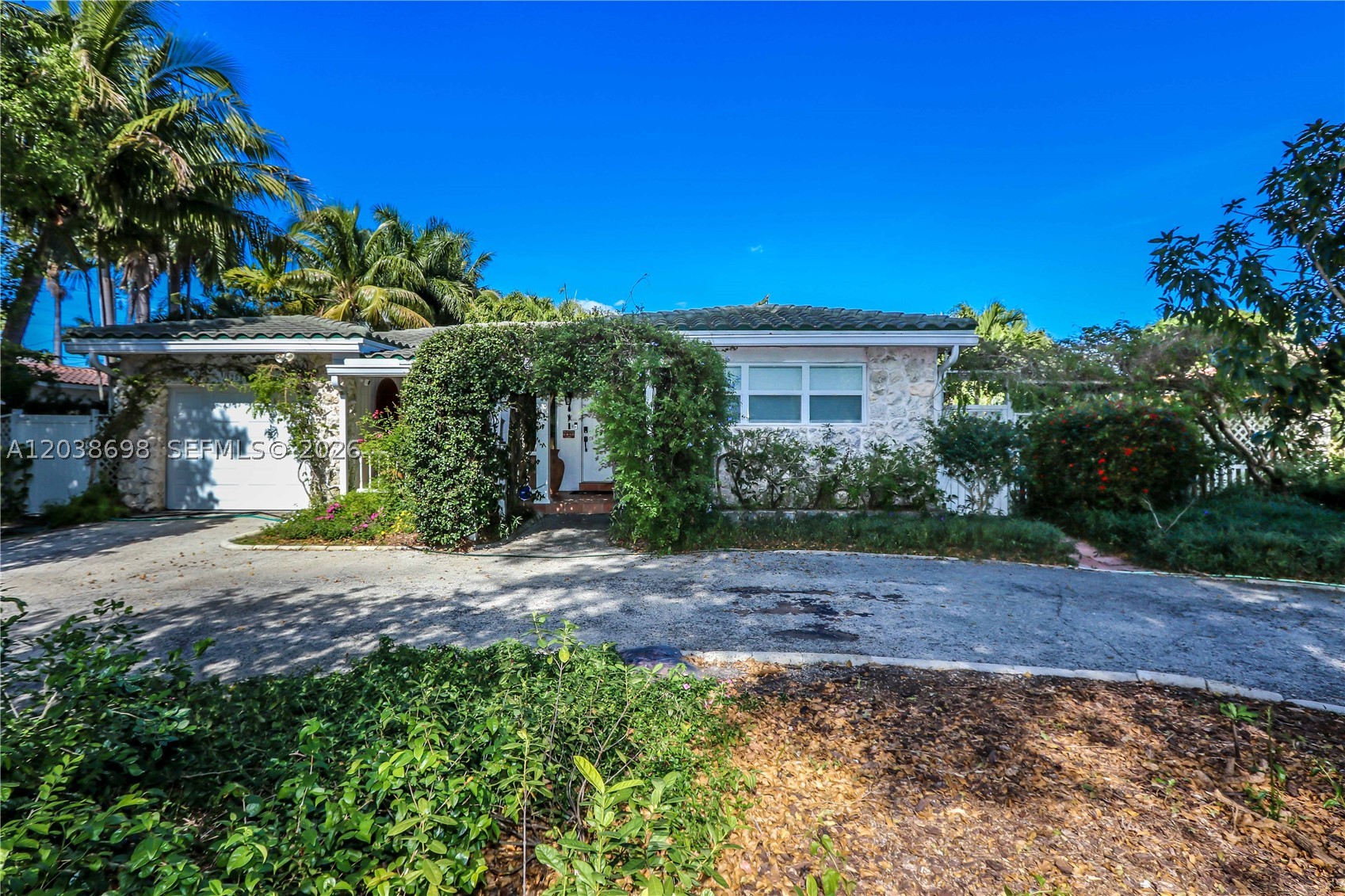 HOLLYWOOD LAKES SECTION - Residential