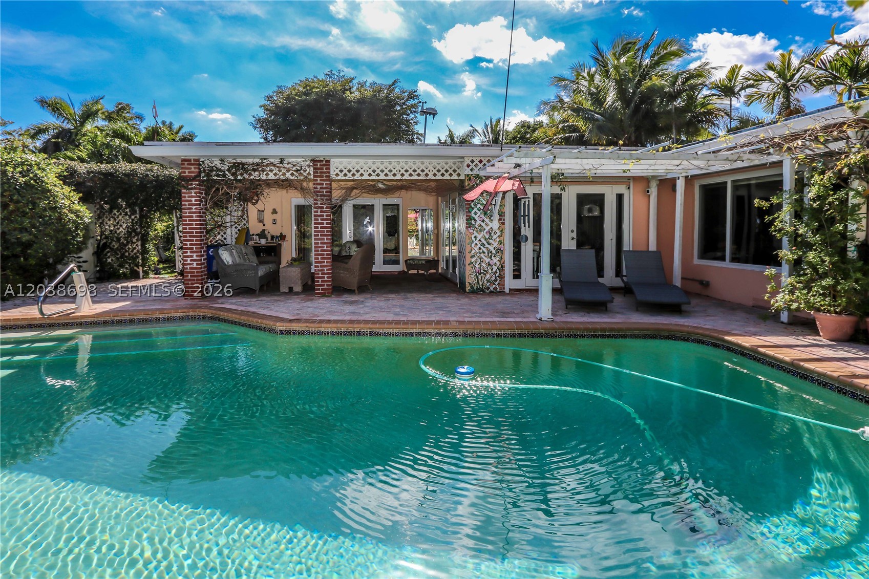 HOLLYWOOD LAKES SECTION - Residential