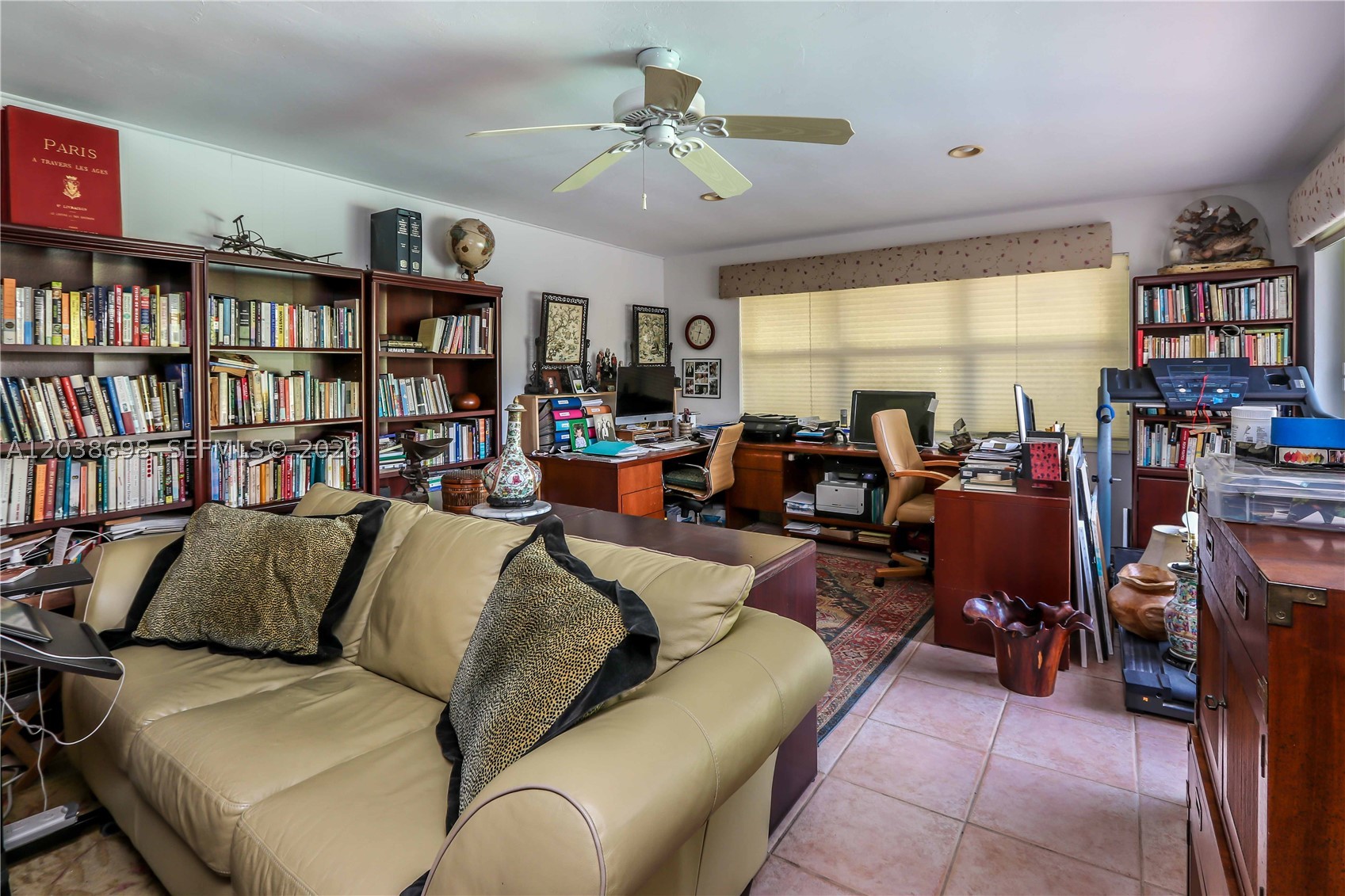HOLLYWOOD LAKES SECTION - Residential