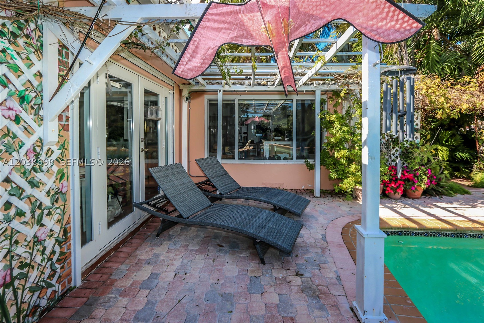 HOLLYWOOD LAKES SECTION - Residential