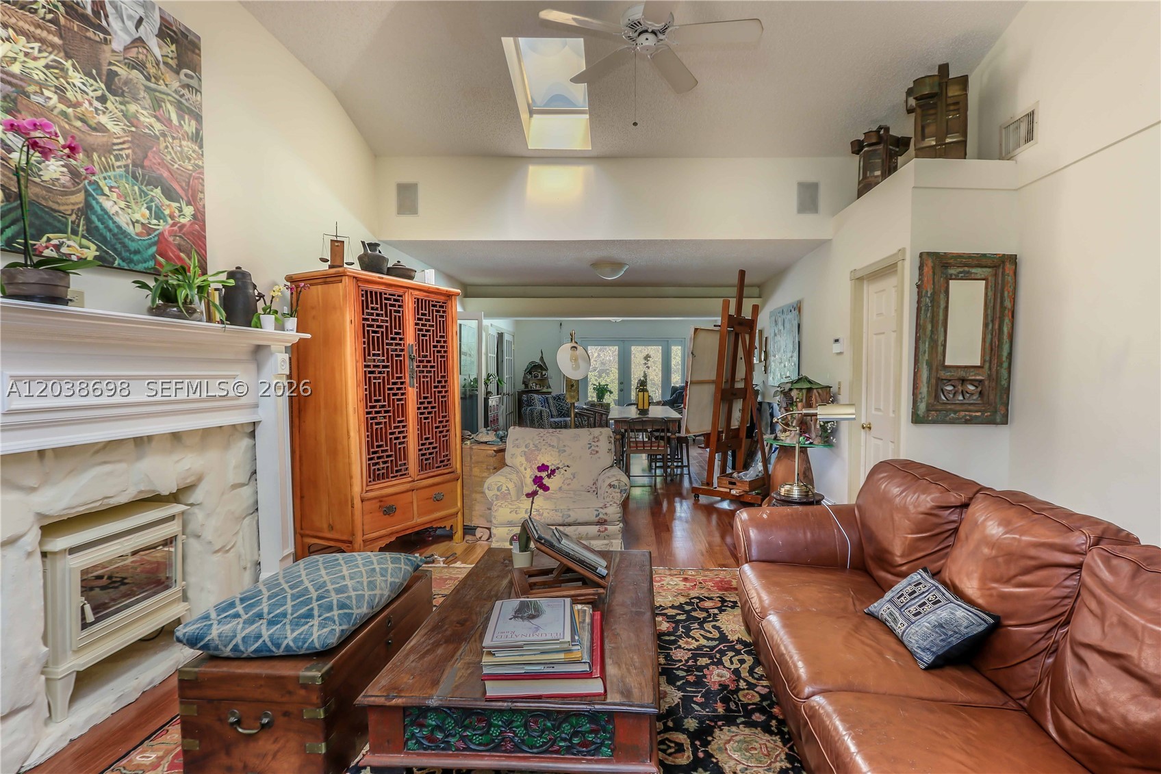 HOLLYWOOD LAKES SECTION - Residential