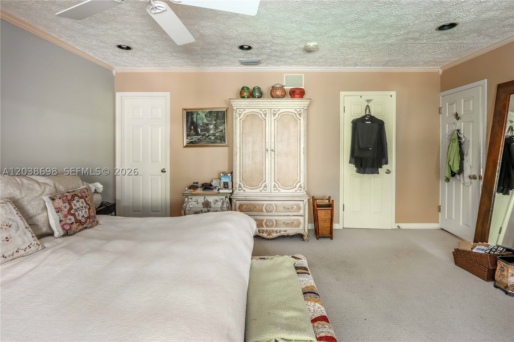 HOLLYWOOD LAKES SECTION - Residential