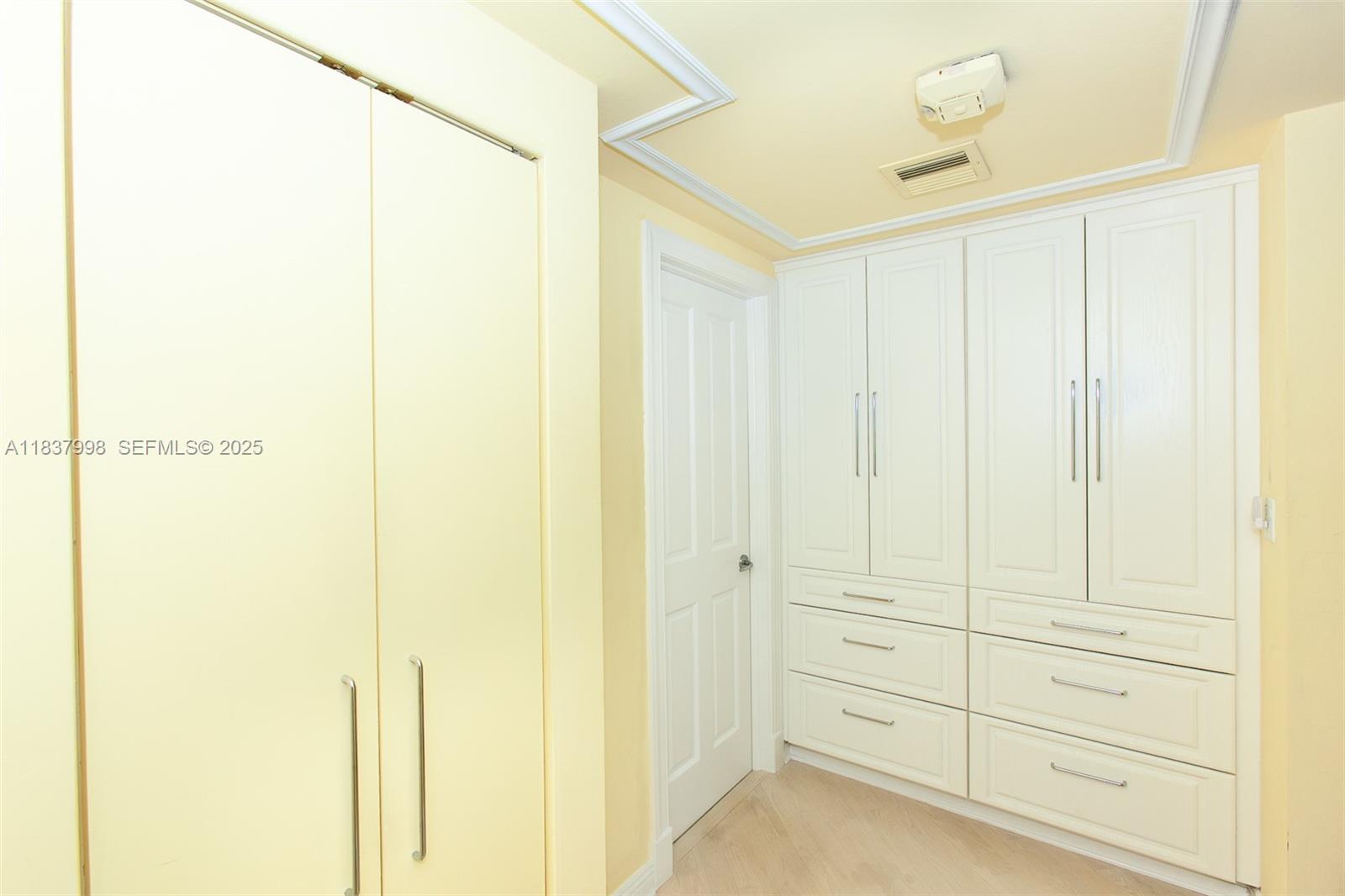 HAMPTONS WEST CONDO - Residential