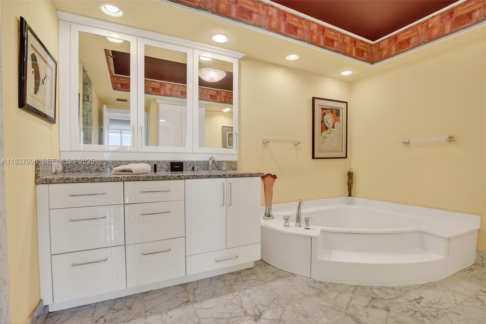 HAMPTONS WEST CONDO - Residential