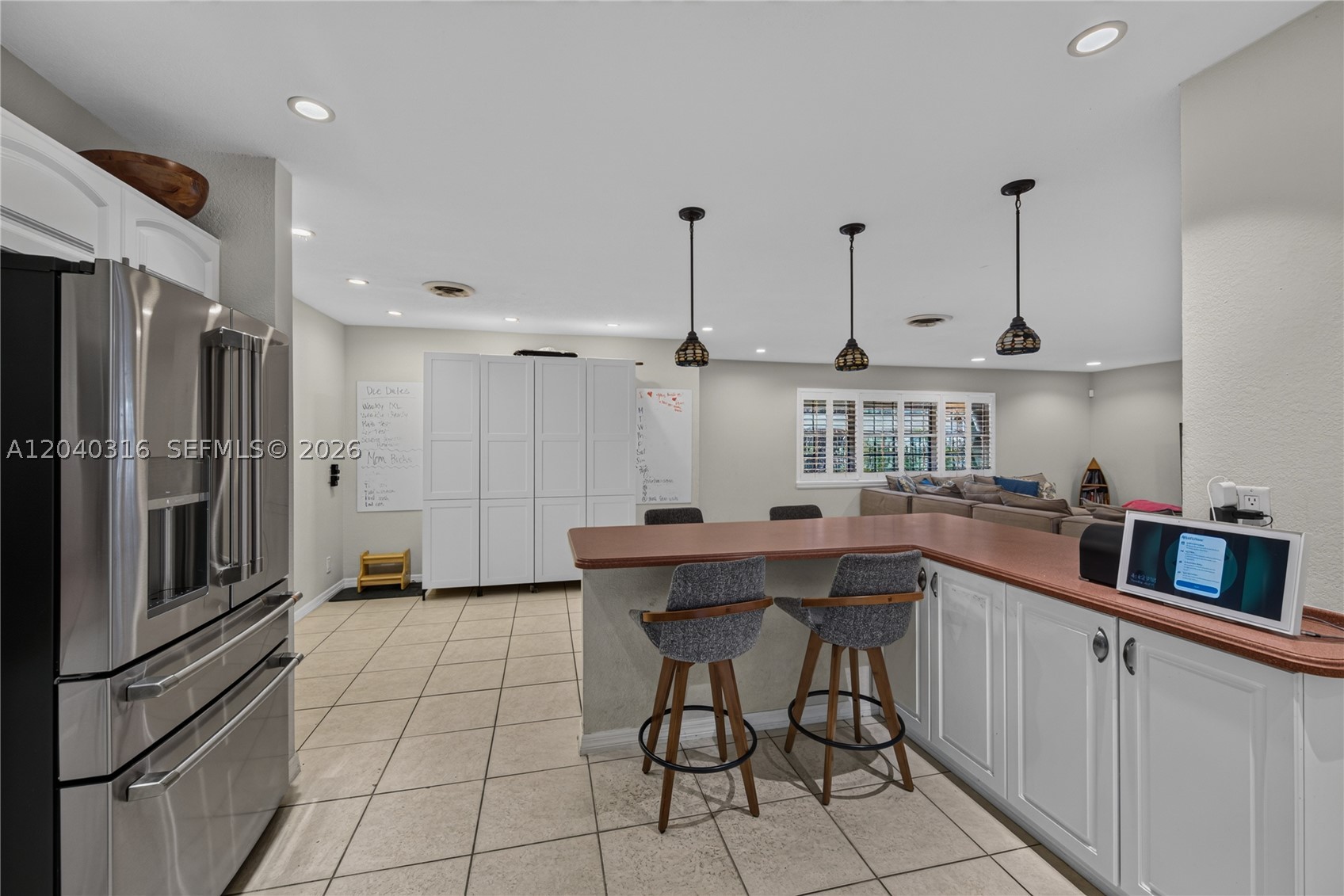 HOLLYWOOD HILLS - Residential