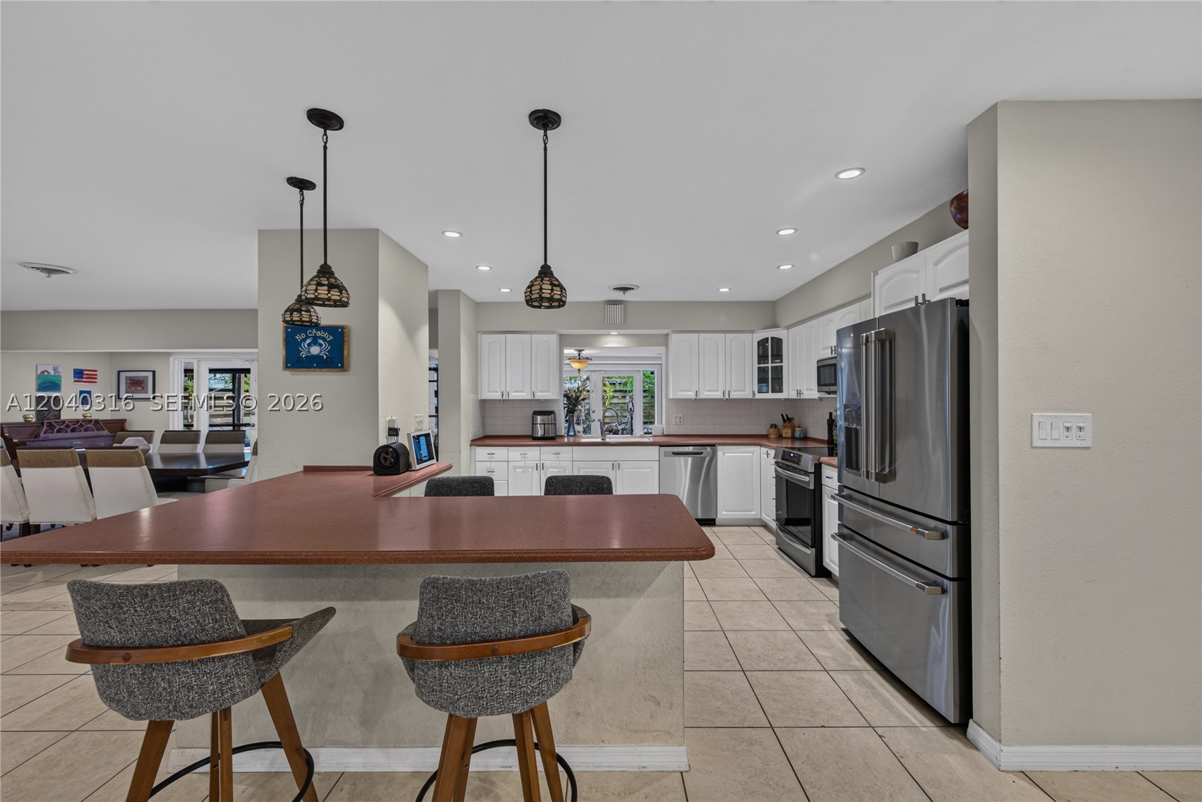 HOLLYWOOD HILLS - Residential
