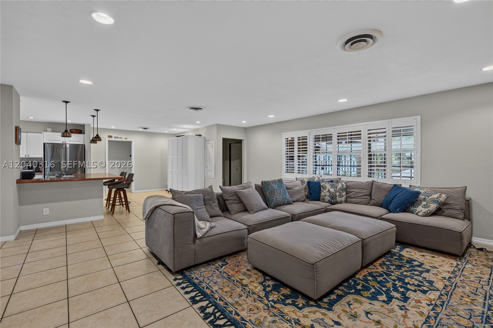 HOLLYWOOD HILLS - Residential