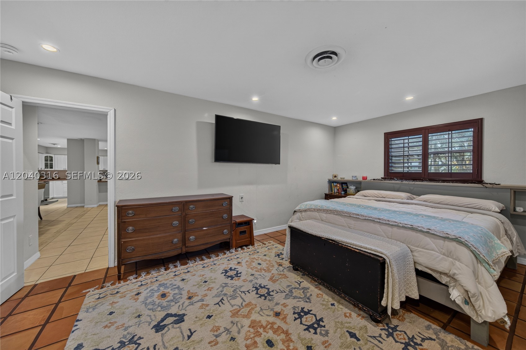 HOLLYWOOD HILLS - Residential
