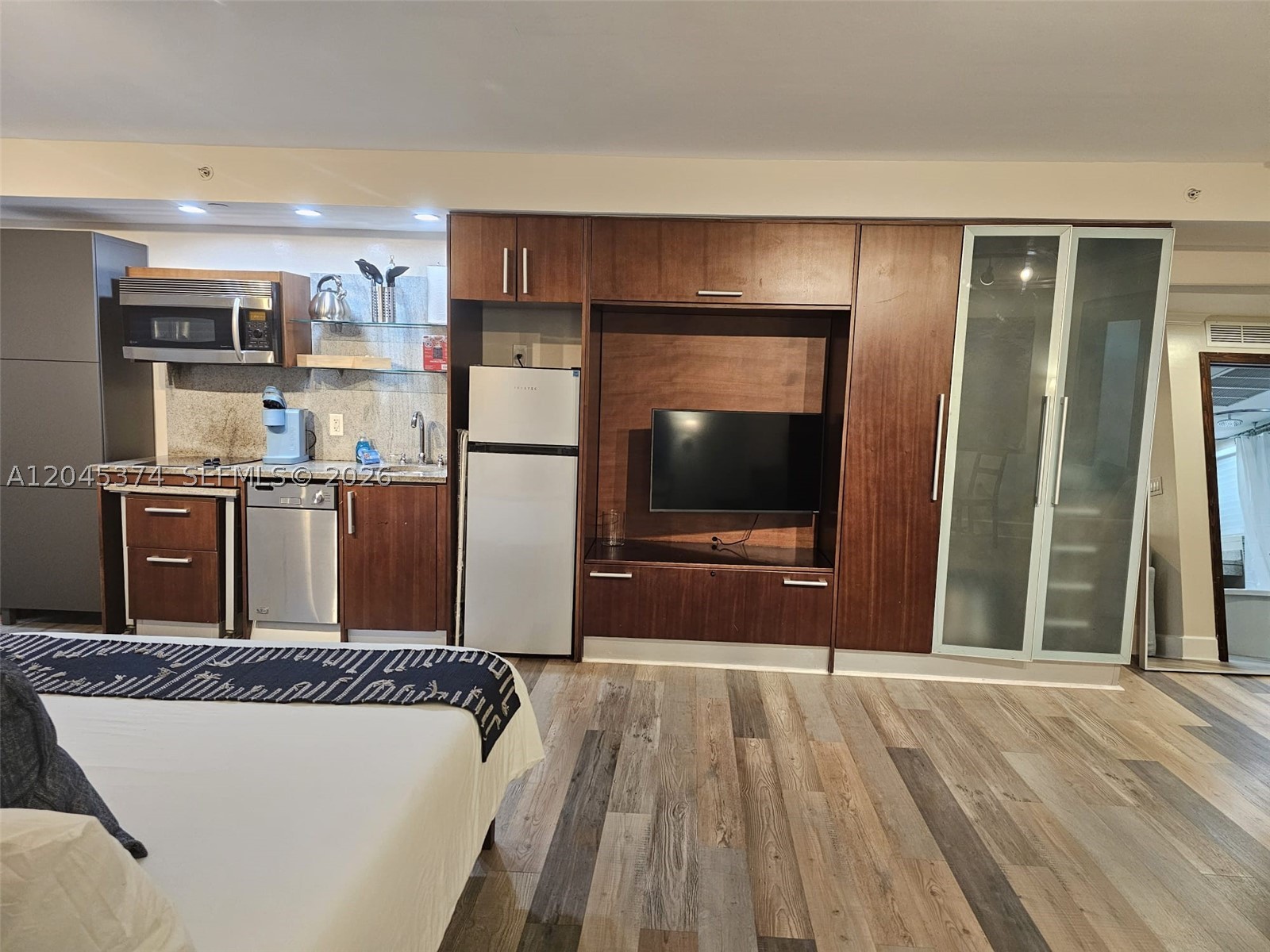 THE STRAND ON OCEAN DRIVE - Residential