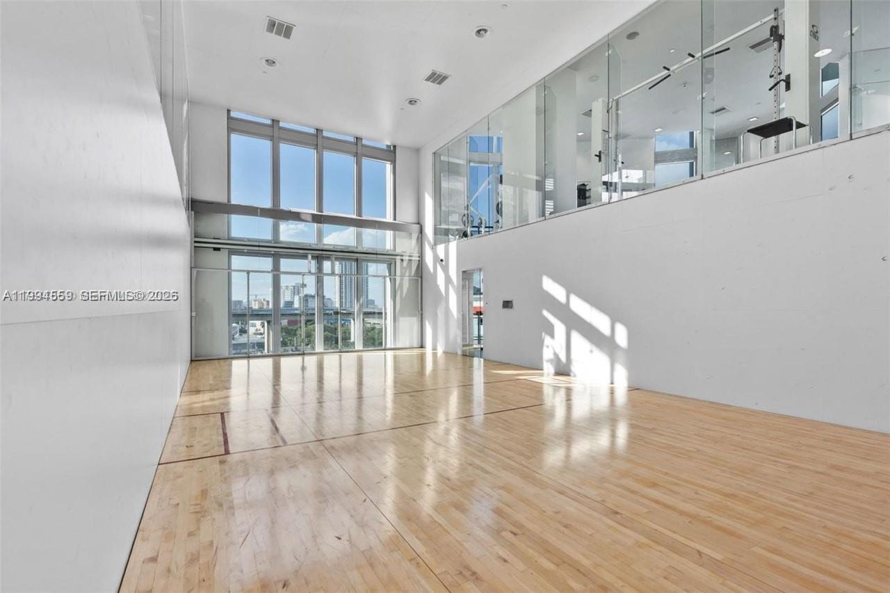 WIND CONDO - Residential