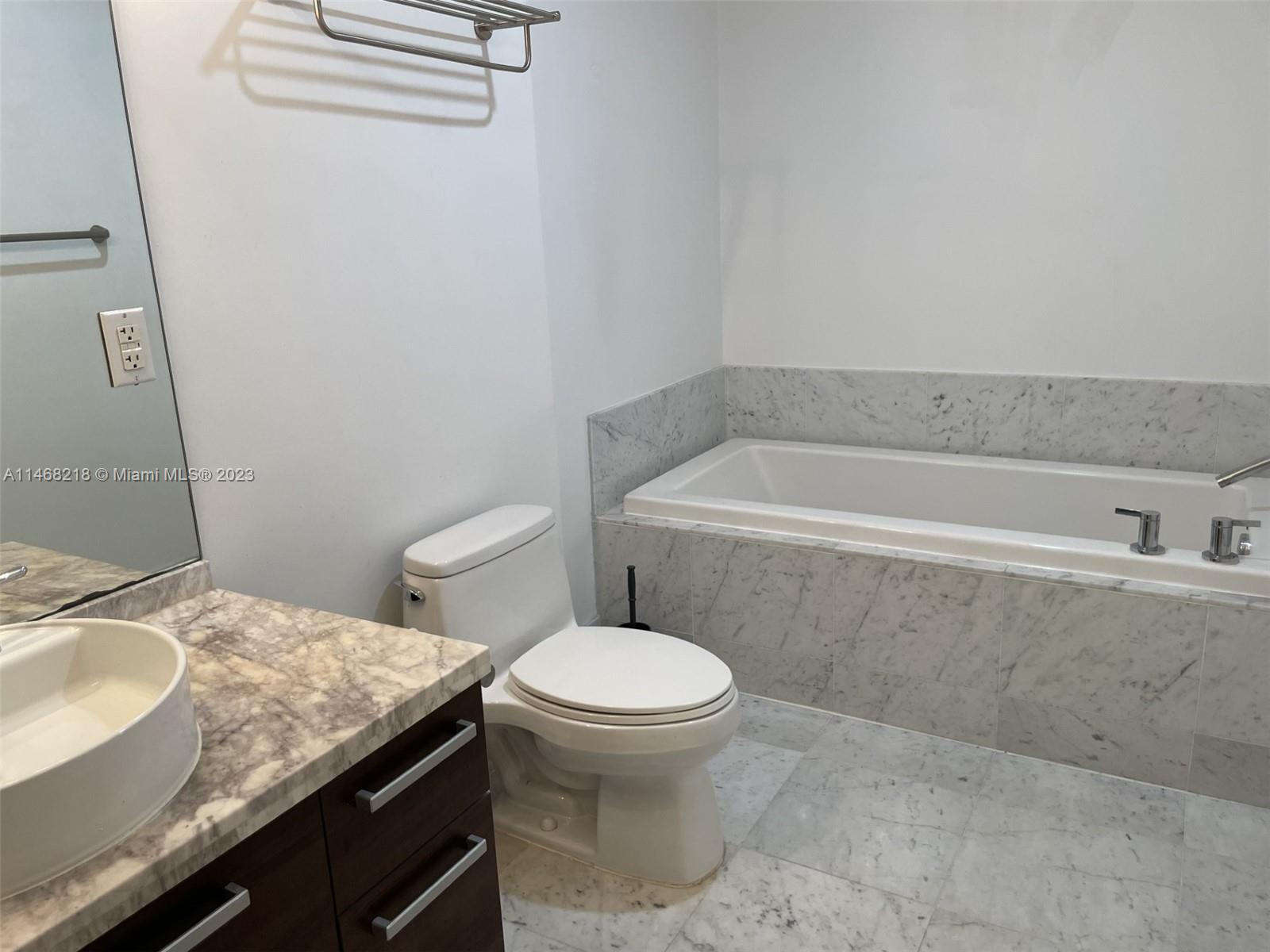 VIZCAYNE SOUTH CONDO - Residential Lease
