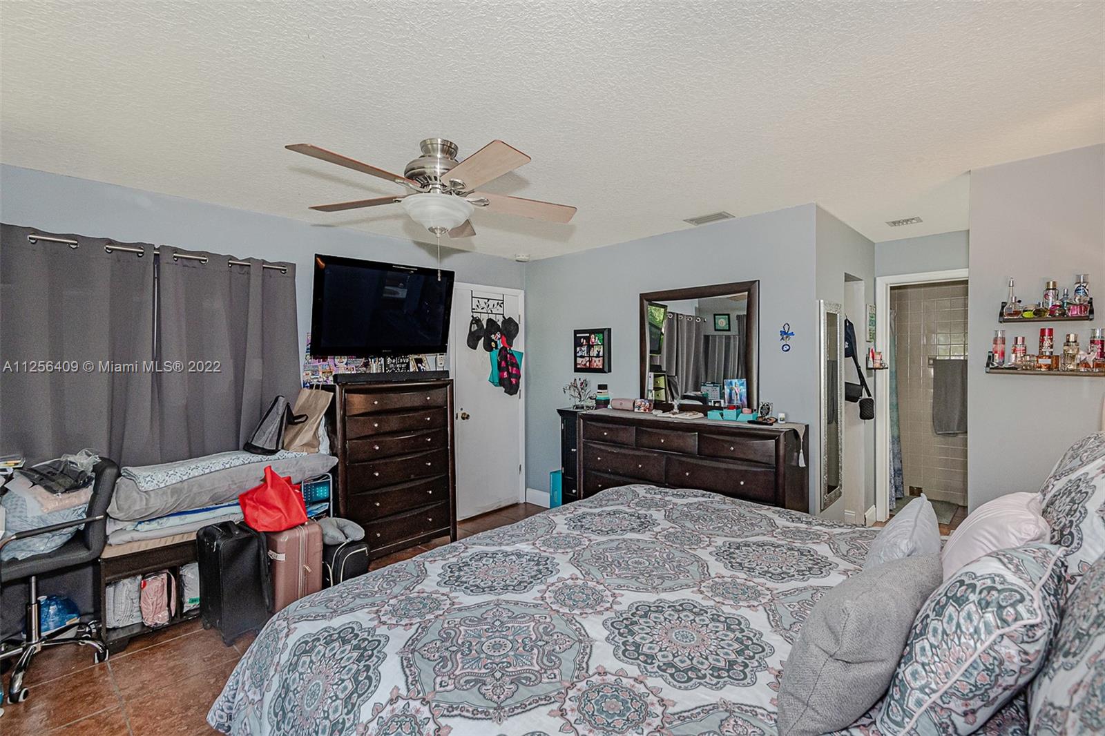 ROYAL GRENADIER 2 CONDO - Residential