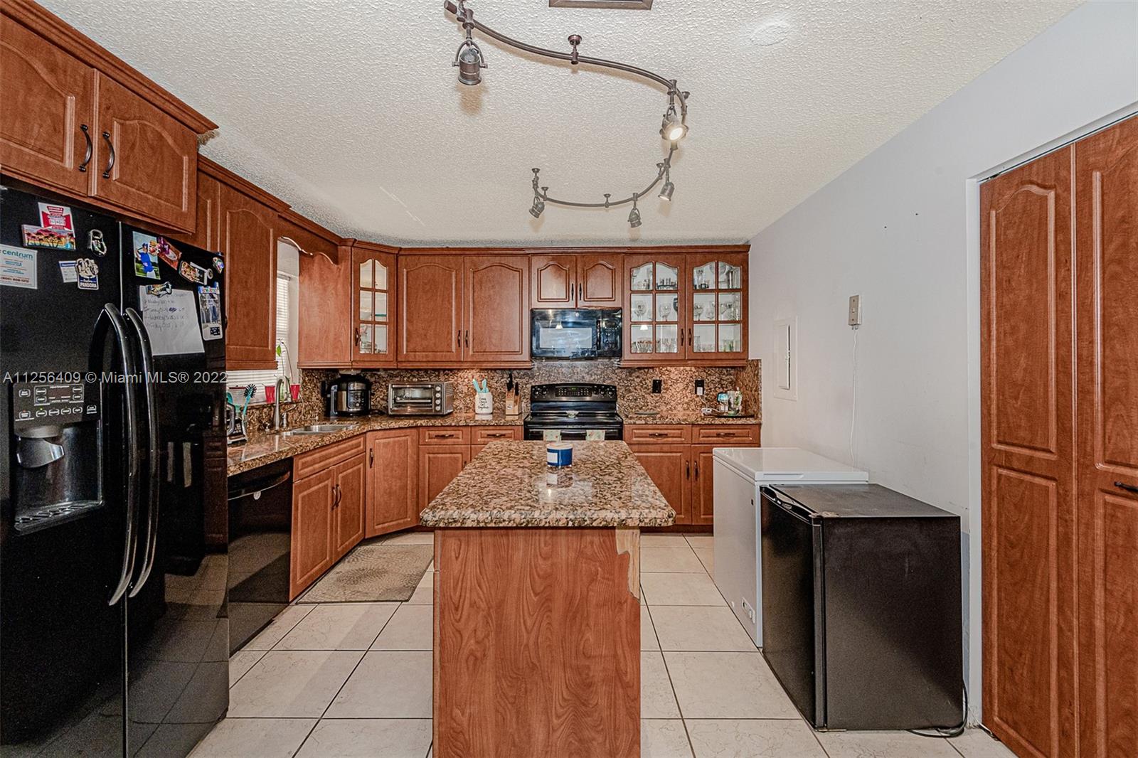 ROYAL GRENADIER 2 CONDO - Residential