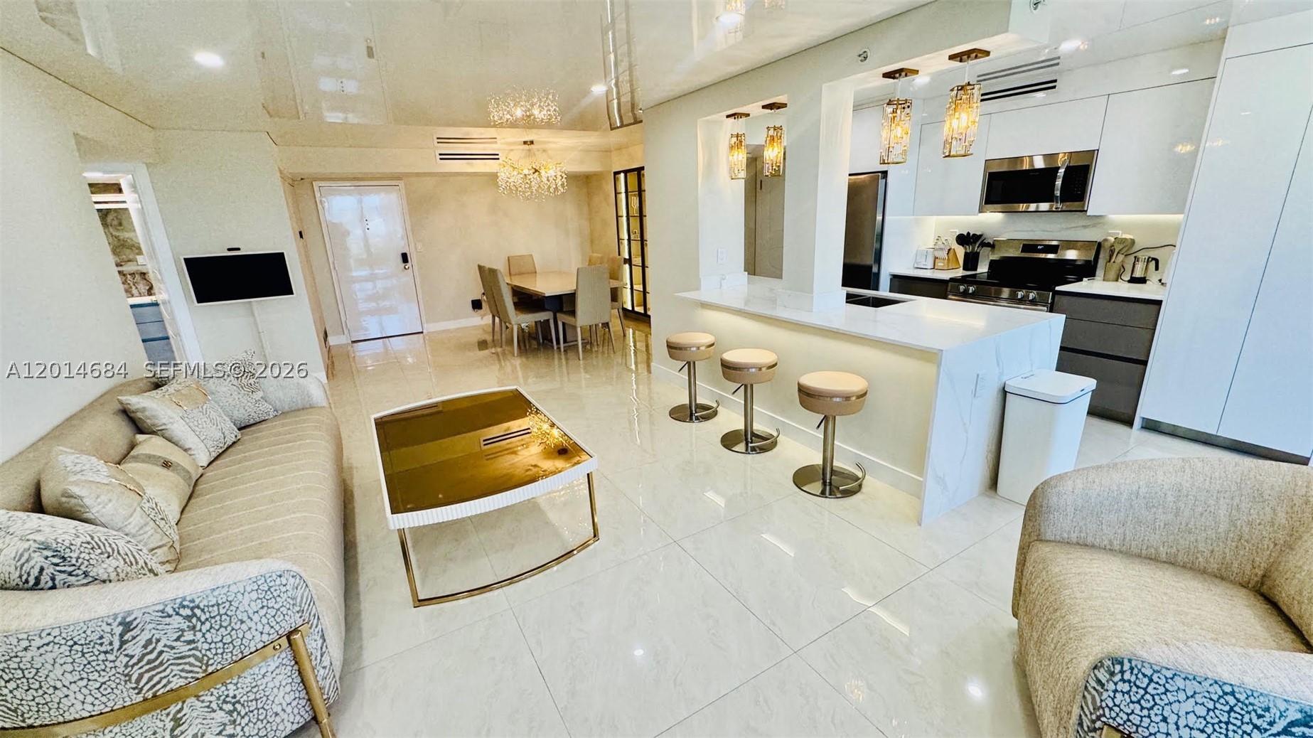 WINSTON TOWERS 600 CONDO - Residential