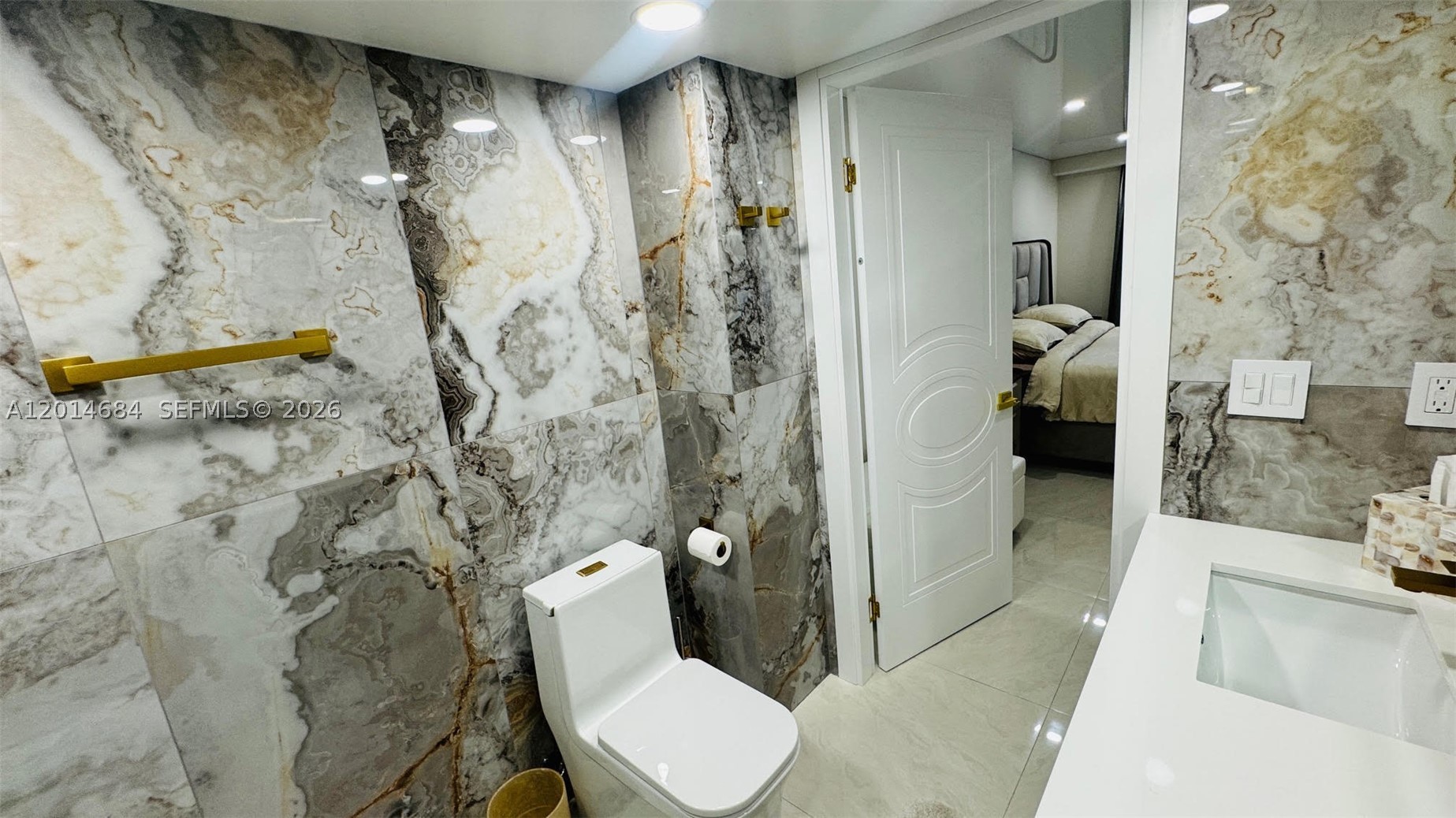 WINSTON TOWERS 600 CONDO - Residential