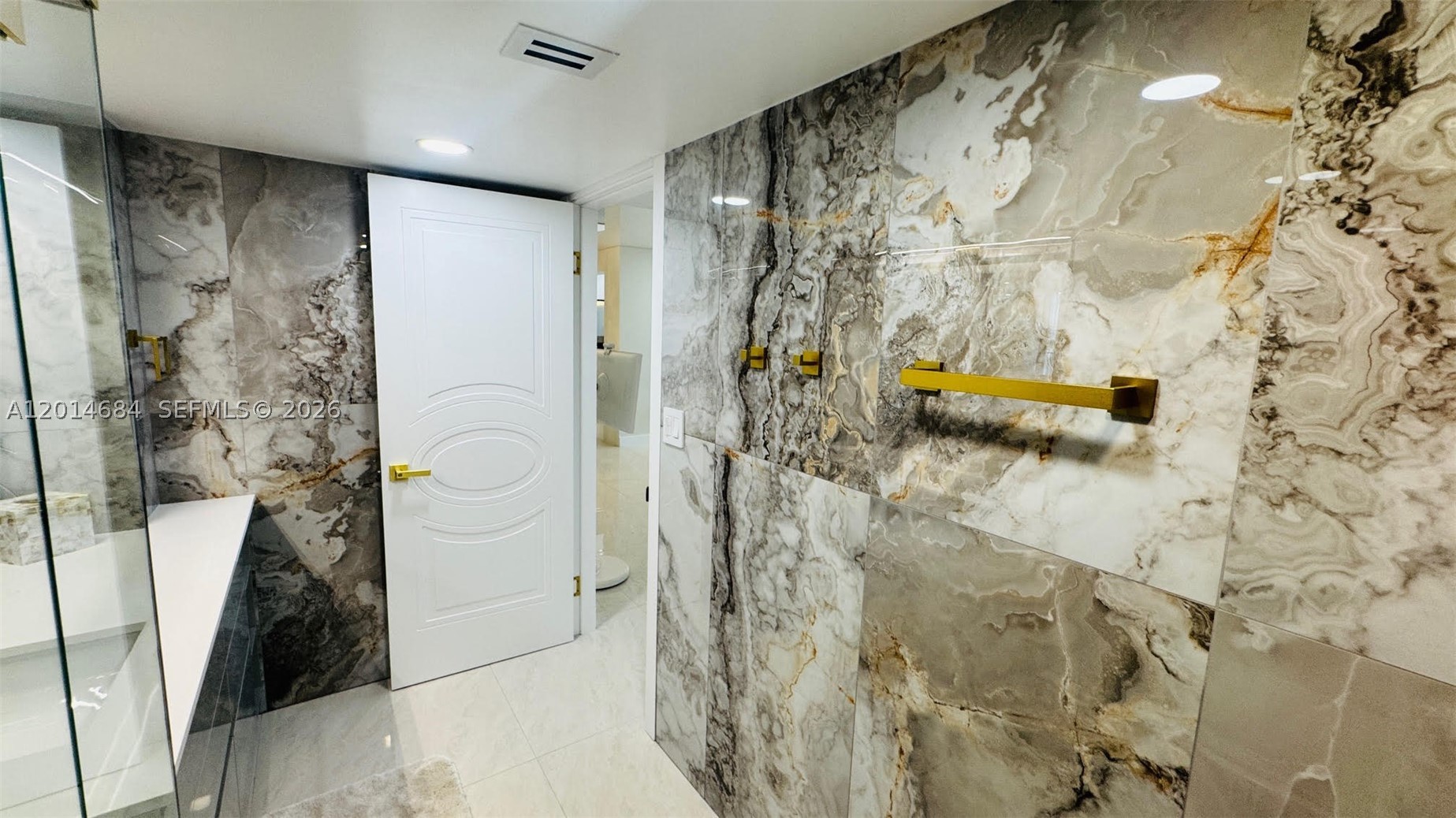 WINSTON TOWERS 600 CONDO - Residential