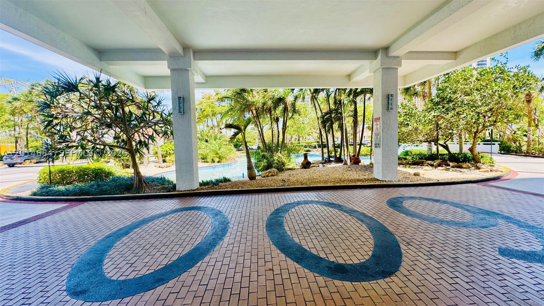 WINSTON TOWERS 600 CONDO - Residential