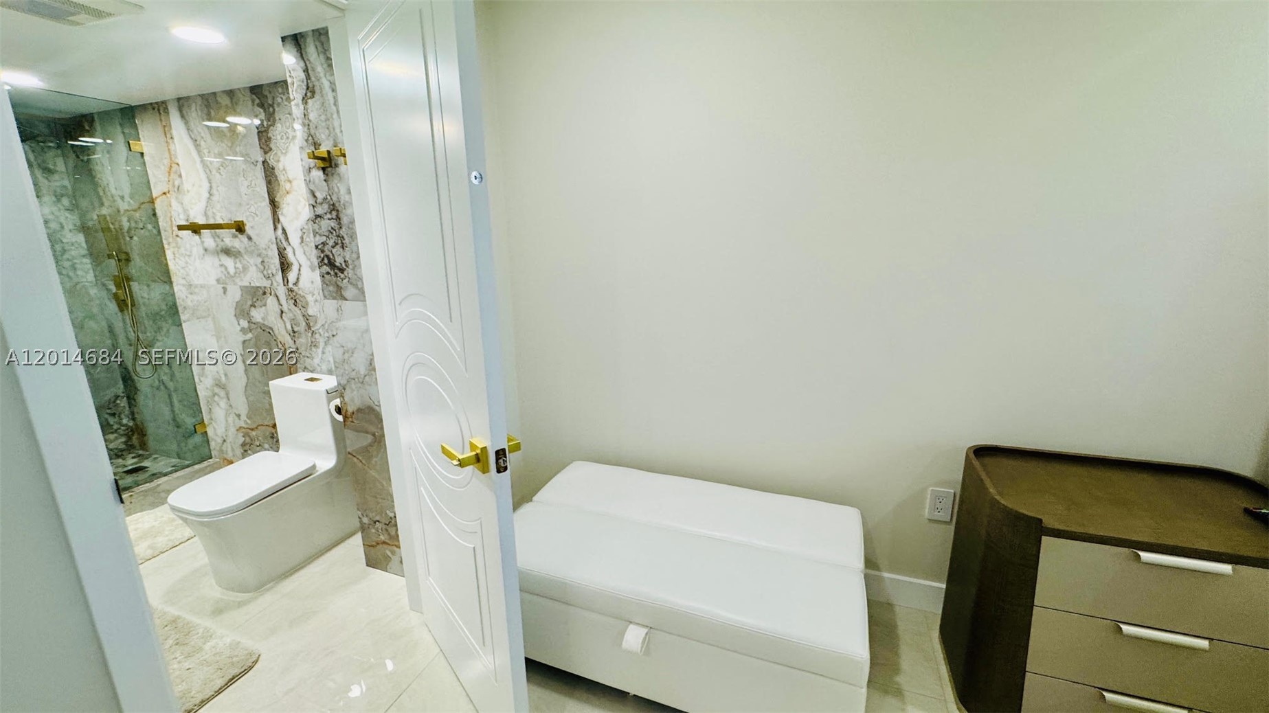 WINSTON TOWERS 600 CONDO - Residential