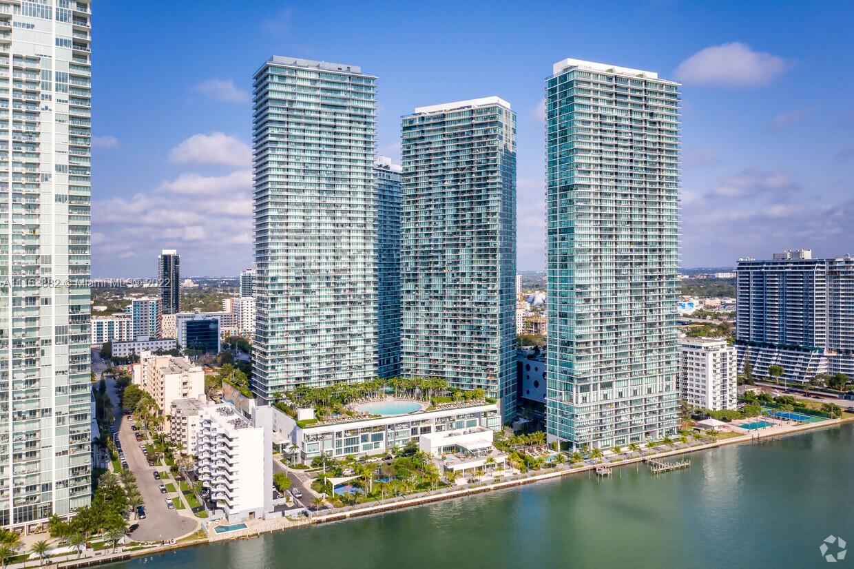 PARAISO BAYWIES - Residential Lease