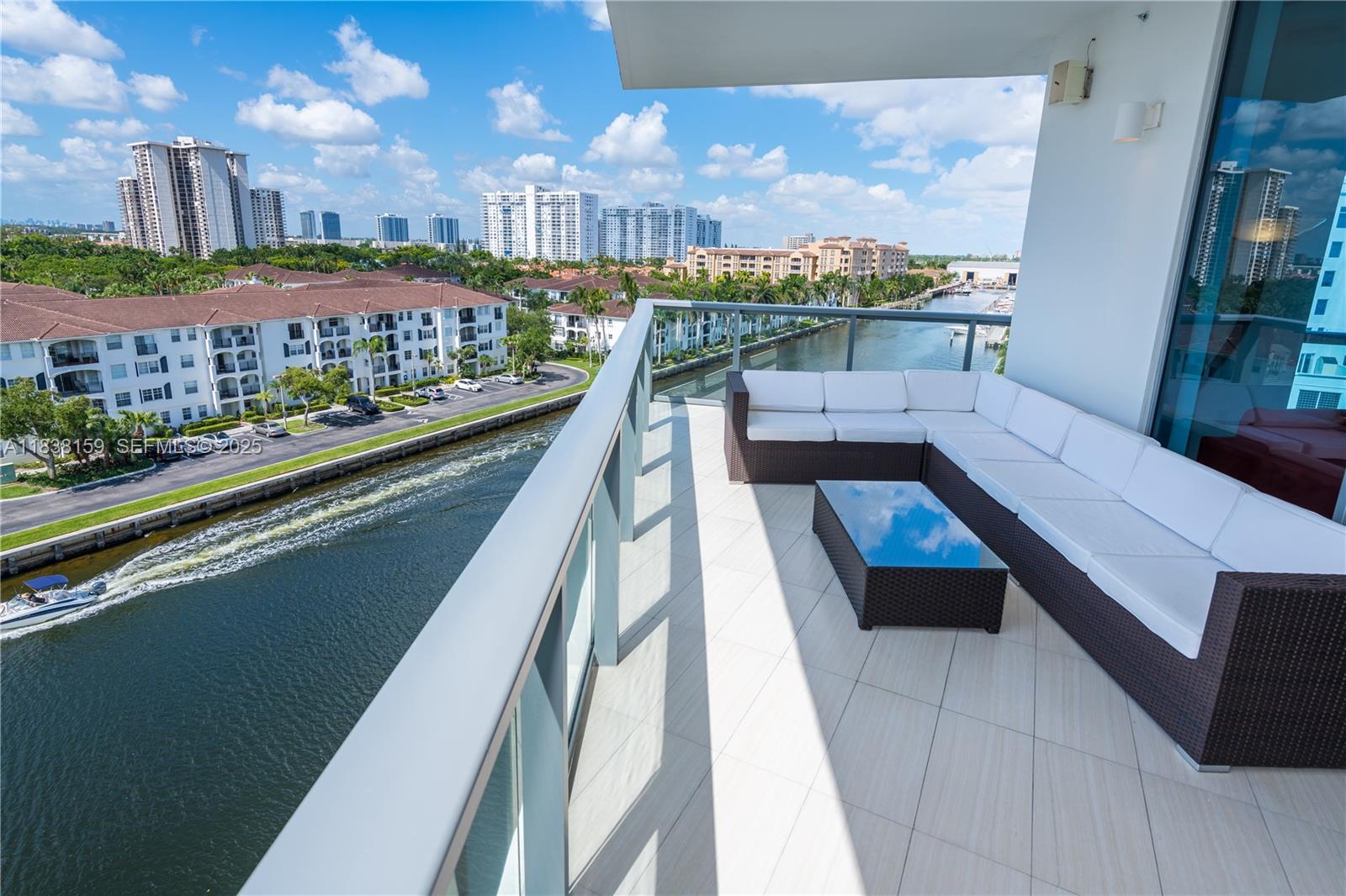 ECHO CONDO - Residential