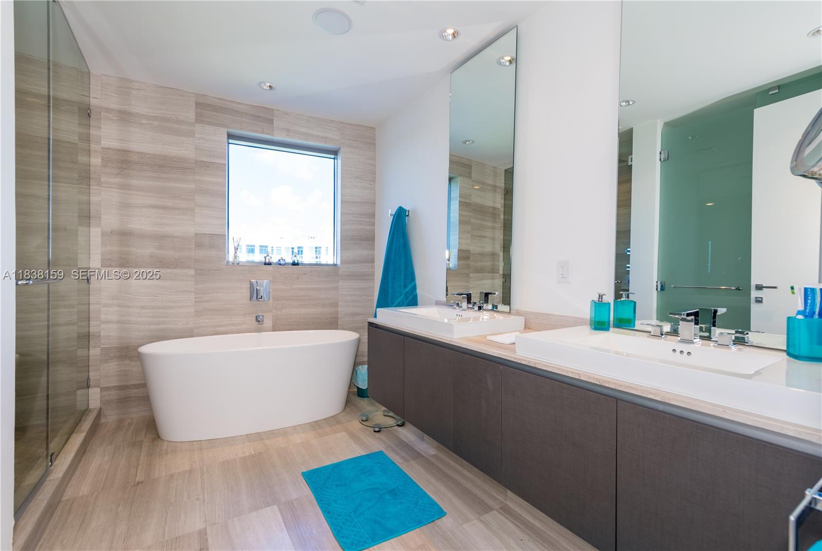 ECHO CONDO - Residential