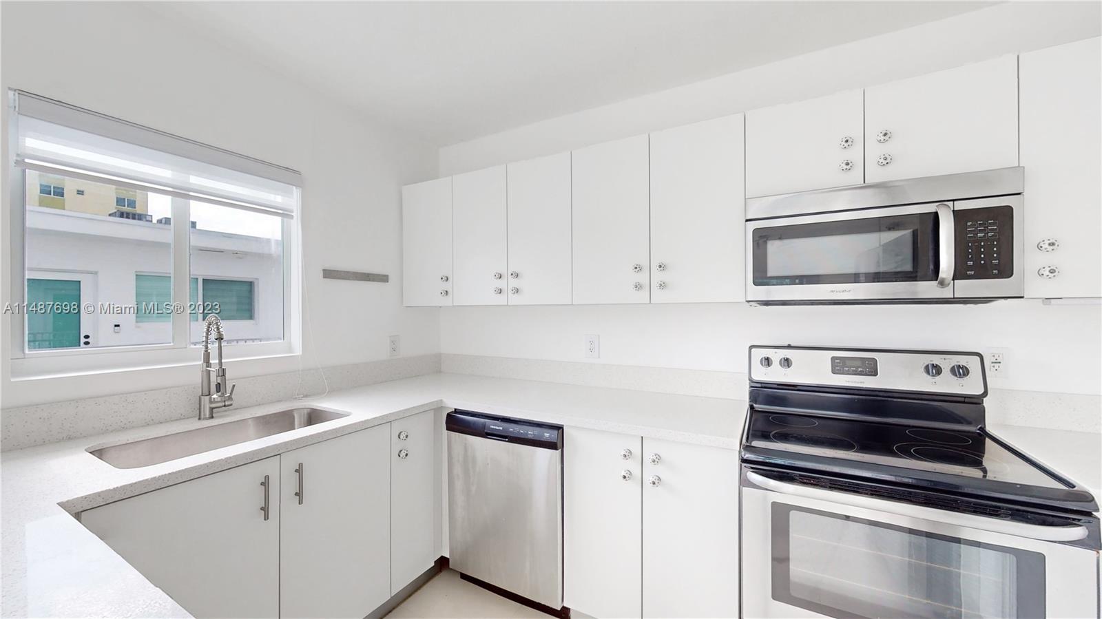 Luminous modern 2/2 unit with balcony opens to a water view. Art Deco 2 floor building with pool ,street parking.
Washer dryer in unit, modern open kitchen concept with plenty closet space.
