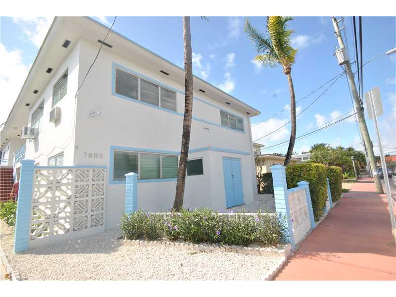 Fully renovated waterfront 3 bedroom, 2 bath. Enjoy this spacious and newly updated unit overlooking Tatum Waterway. Unit was recently remodeled and includes large living with extended dining area, new kitchen and appliances, updated bathrooms, new lighti ng, spacious closets, decorative molding. outdoor patio area. Building is sitting right on the canal giving a unique view. Pet welcome with added deposit and owner approval. Easy approval process.