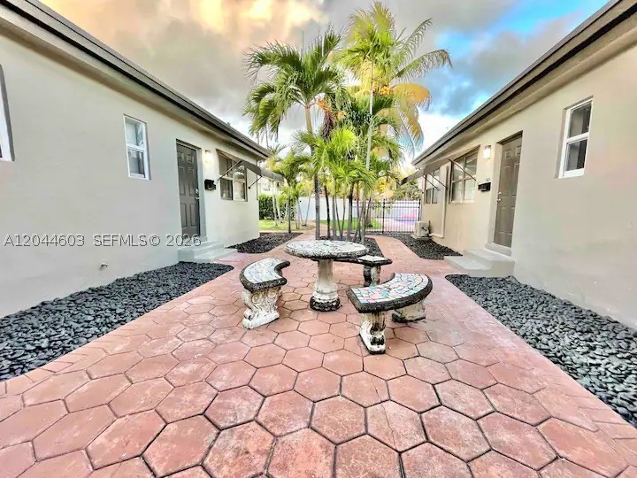 HOLLYWOOD SOUTH SIDE ADD - Residential Income
