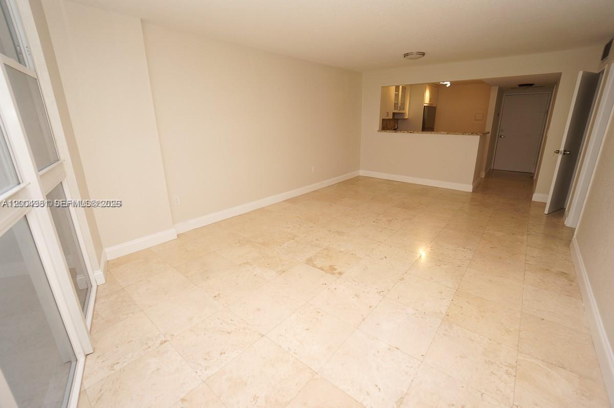 BAYVIEW TERR CONDO - Residential