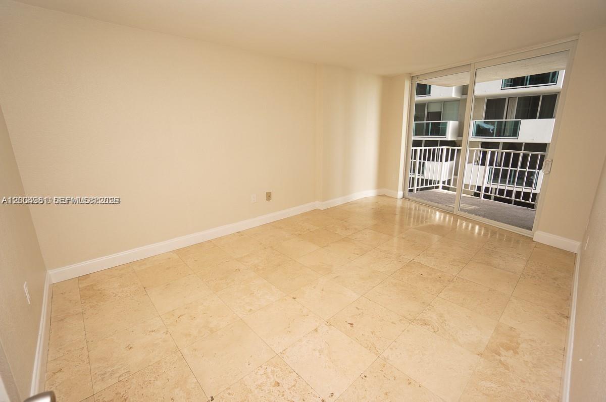 BAYVIEW TERR CONDO - Residential