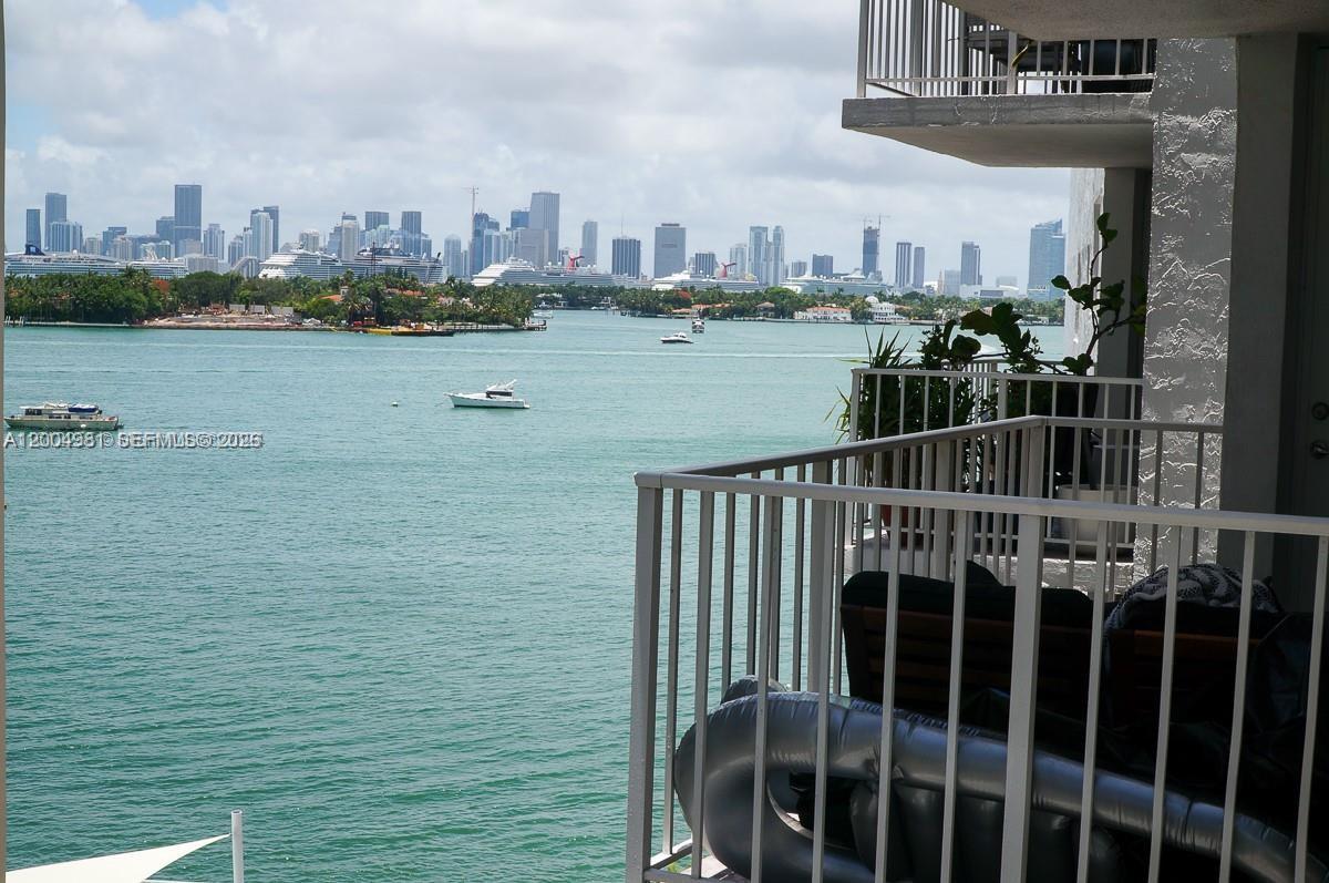 BAYVIEW TERR CONDO - Residential