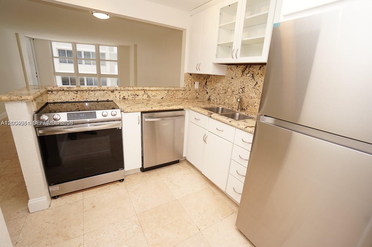 BAYVIEW TERR CONDO - Residential
