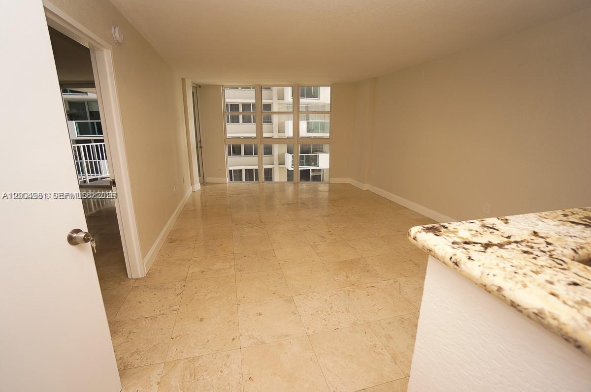 BAYVIEW TERR CONDO - Residential