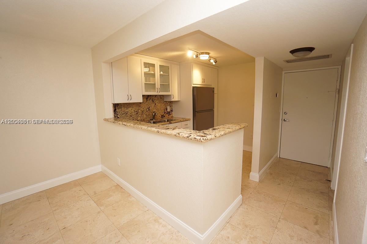 BAYVIEW TERR CONDO - Residential