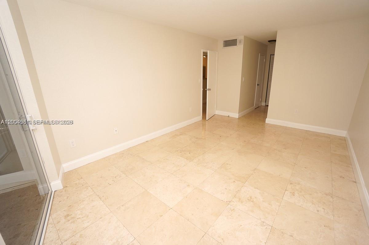 BAYVIEW TERR CONDO - Residential