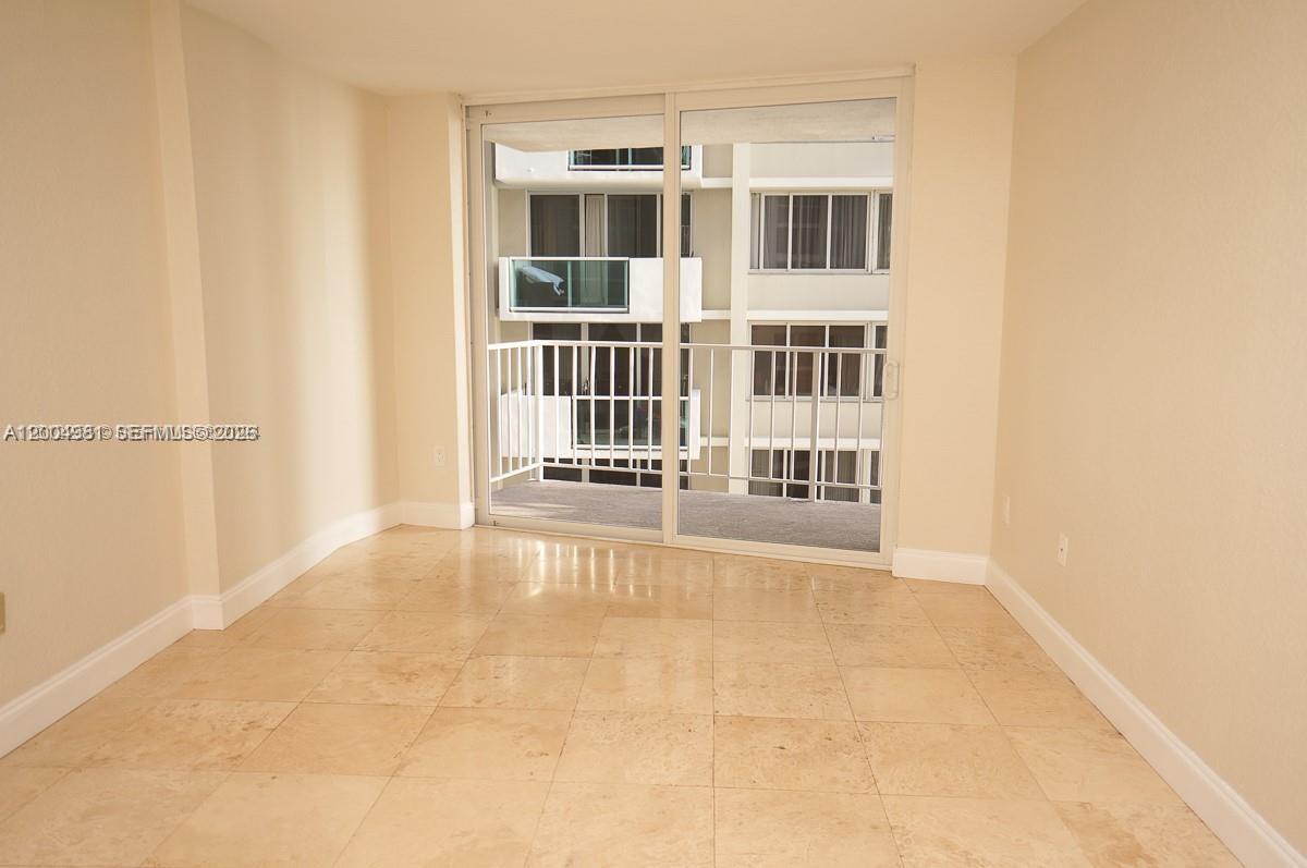 BAYVIEW TERR CONDO - Residential