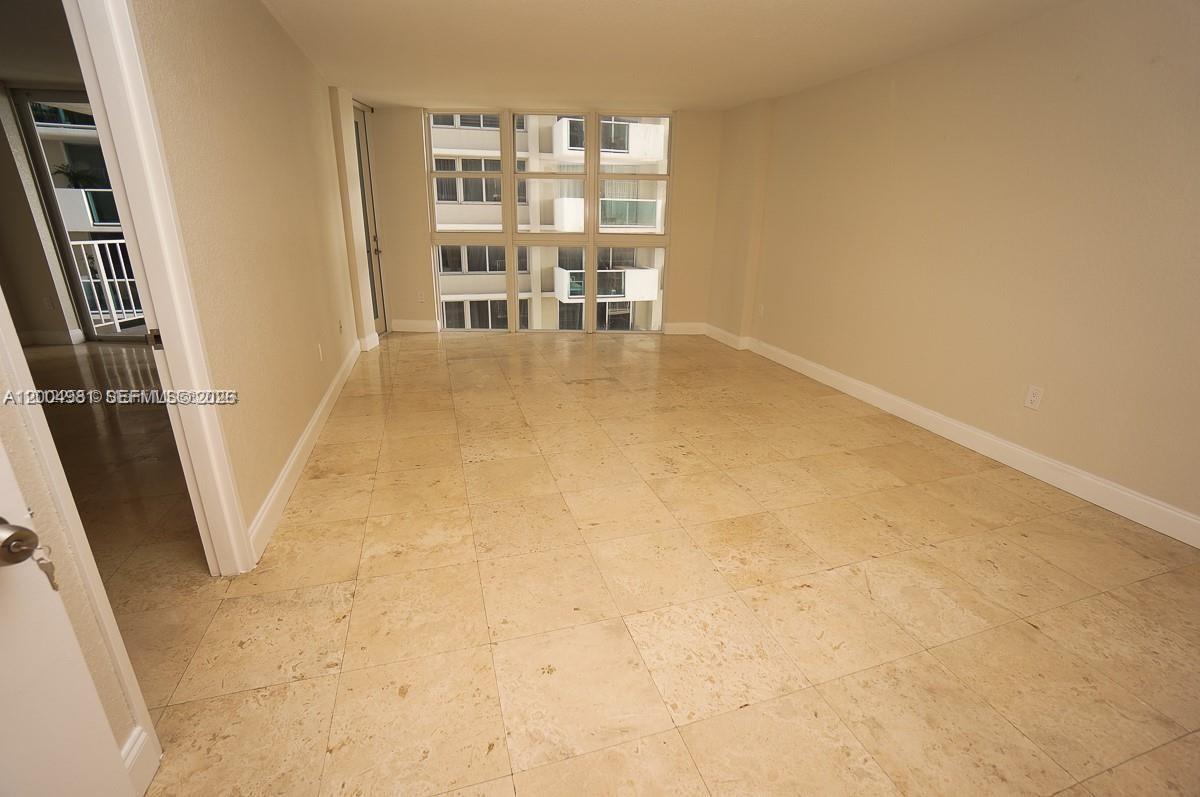 BAYVIEW TERR CONDO - Residential