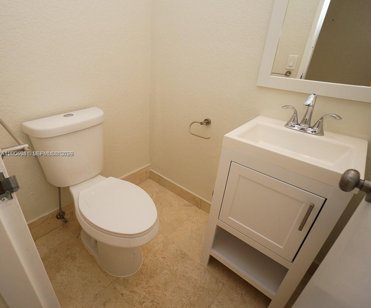 BAYVIEW TERR CONDO - Residential
