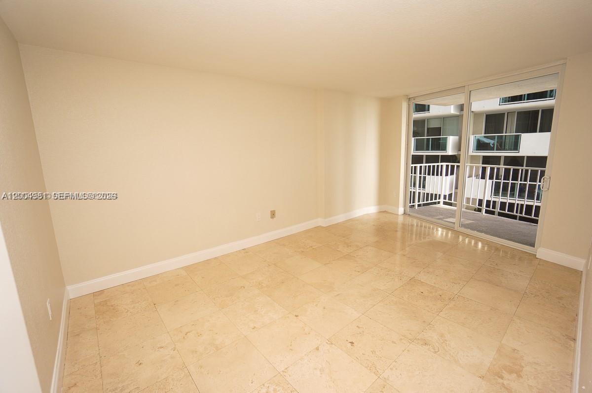 BAYVIEW TERR CONDO - Residential
