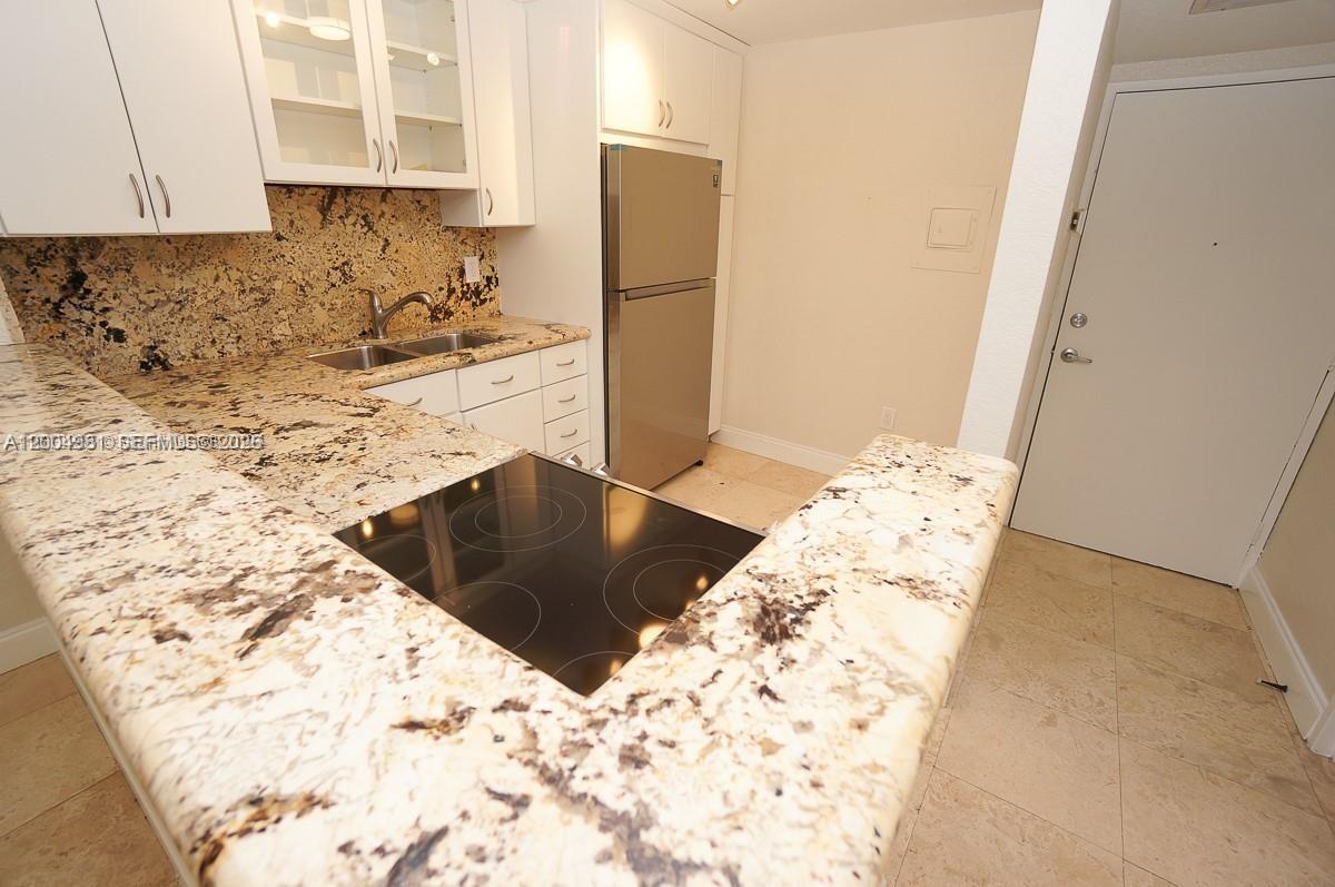 BAYVIEW TERR CONDO - Residential