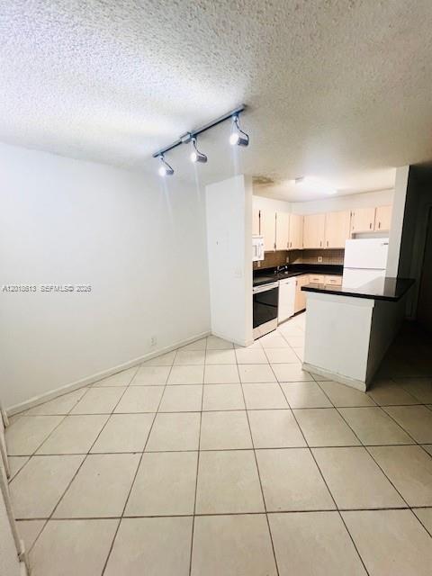 LAKES OF JACARANDA CONDO - Residential Lease