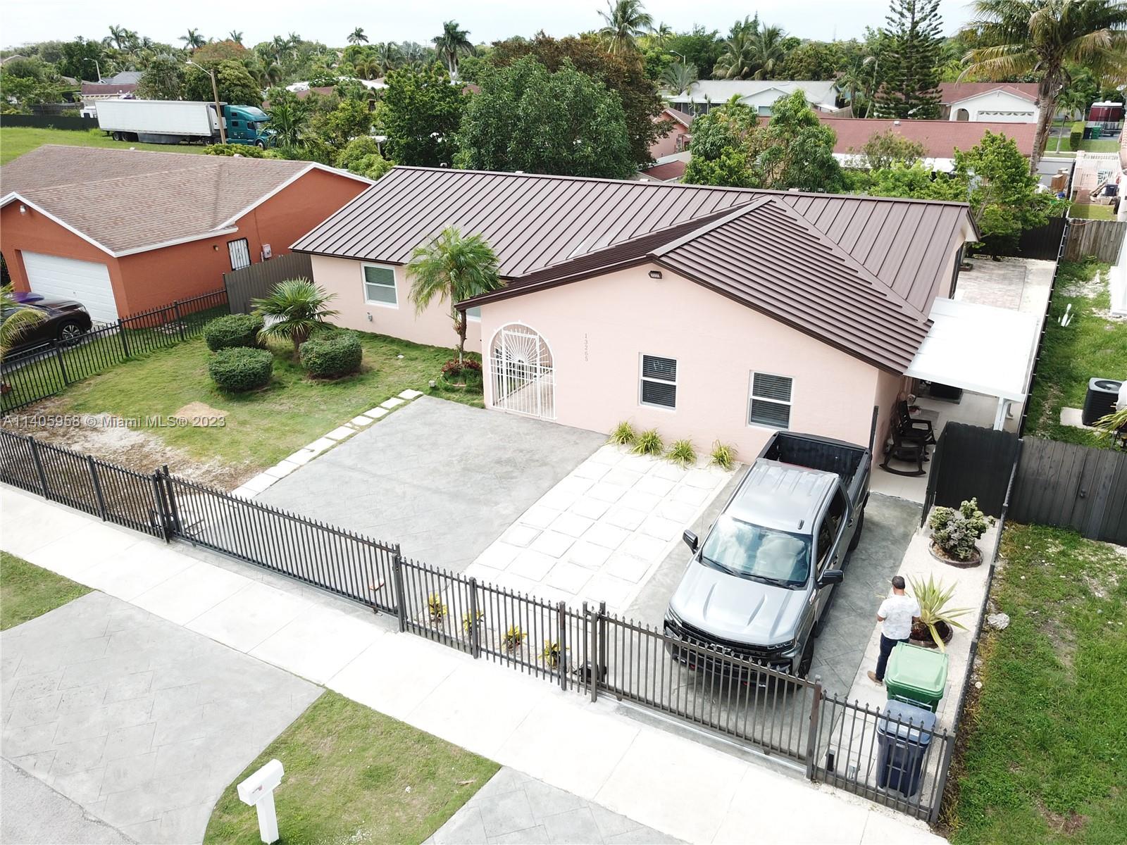 MEADOW WOOD MANOR SEC 7 - Residential